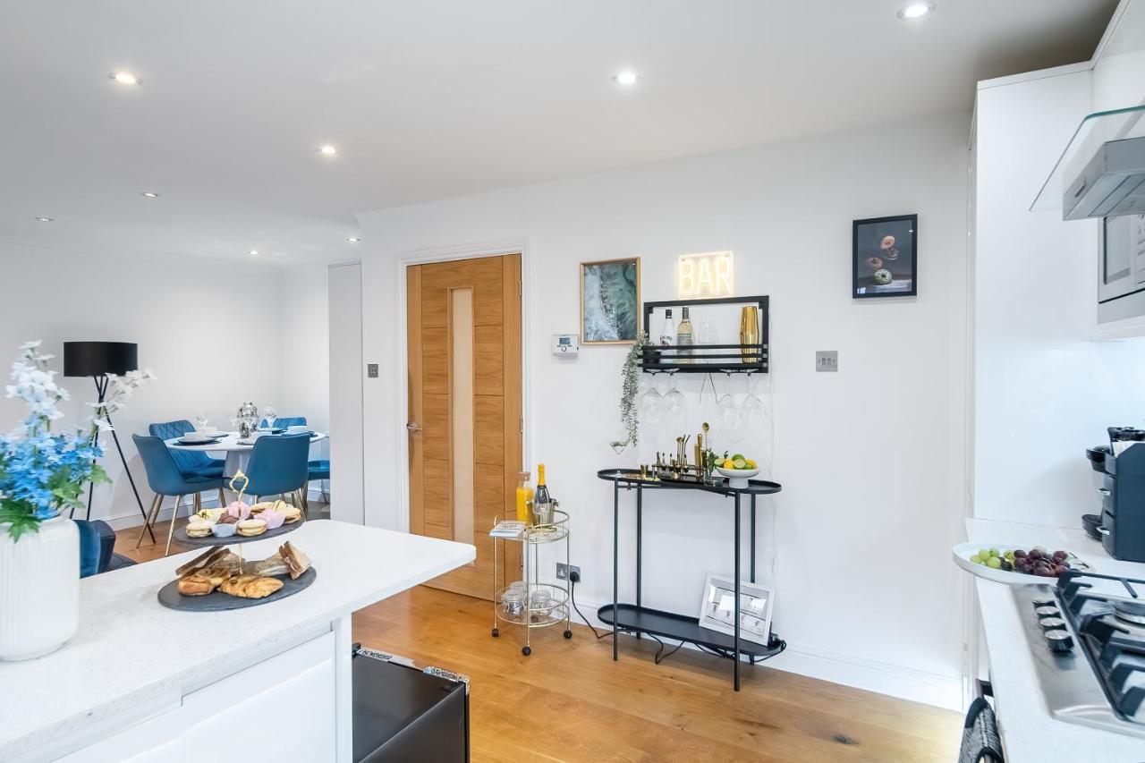 Chic 3 Bed Apartment Near London Bridge With Balcony Εξωτερικό φωτογραφία