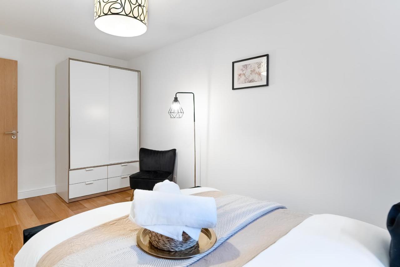 Chic 3 Bed Apartment Near London Bridge With Balcony Εξωτερικό φωτογραφία